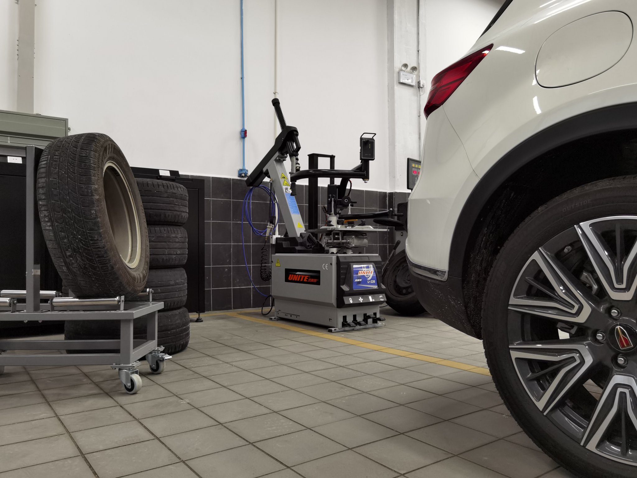 How To Professionally Install A Tire Using A Tire Machine